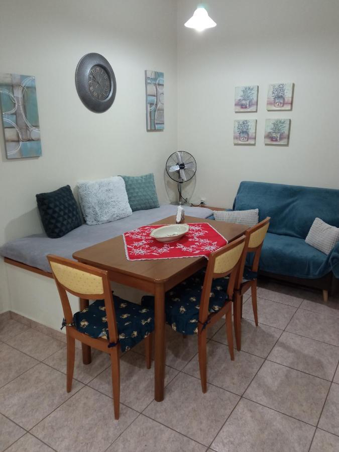 Apartamento Sofia'S Garden Néa Péramos Exterior foto